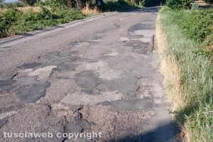 Ronciglione - Buche lungo la strada provinciale 82