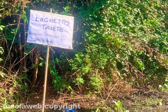 Capranica - Il cartello "Laghetto Talete"