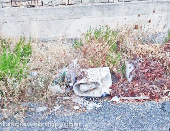 Civitavecchia - discariche a cielo aperto