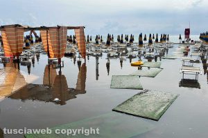 Tarquinia - Uno stabilimento del lido allagato