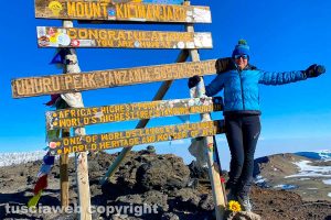 Annamaria Olivieri sulla vetta del Kilimangiaro