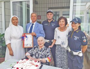 Santa Marinella - Il sindaco Tidei festeggia i 100 anni della signora Fazzi