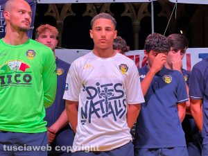 Cena dei facchini - La maglietta della Fc Viterbo dedicata a Dies Natalis