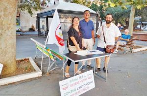 Civitavecchia - Uno dei banchetti contro l'autonomia differenziata