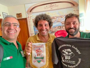 Civitavecchia - Consegna della maglia e del gagliardetto al presidente della Cpc