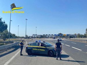 Guardia di finanza - Posto di blocco sulla A12