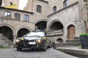 Viterbo - Guardia di finanza in centro