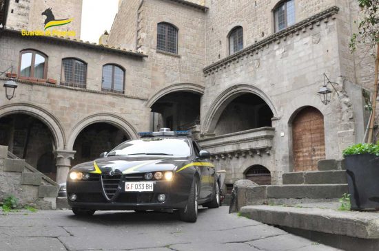Viterbo - Guardia di finanza in centro
