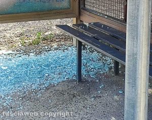 Viterbo - Pensilina danneggiata davanti al cimitero San Lazzaro