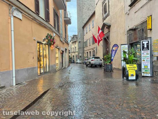Viterbo - Il marciapiede di via Saffi