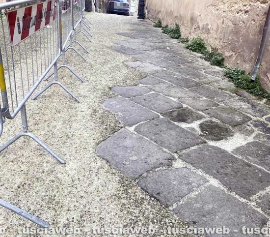 Viterbo - La rampa di accesso a piazza San Lorenzo