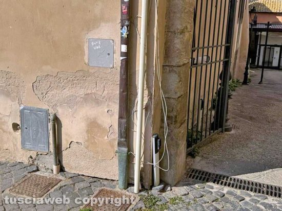 Viterbo - Incuria a piazza San Lorenzo