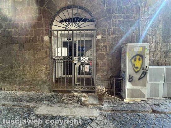 Viterbo - Incuria a piazza San Lorenzo
