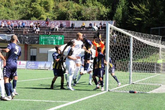 Calcio - Una fase di Valmontone Fc-Viterbo
