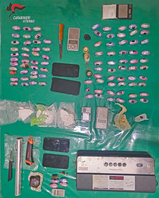Carabinieri - Smantellata rete di spaccio, 4 arresti e più di un chilo di droga sequestrato