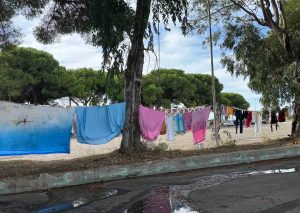 Civitavecchia - Accampamenti nel piazzale della chiesa di Pantano