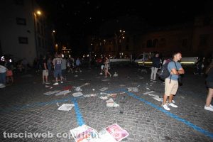 Trasporto della macchina di Santa Rosa - Dies Natalis - Cartacce a terra dopo il passaggio