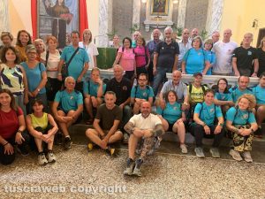 Viterbo - Cammino sui luoghi della tradizione e del culto di Santa Rosa, pienone per l'iniziativa insieme agli ex Facchini