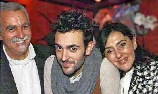 Marco Mengoni con Nadia Ferrari e il padre (foto Alberto Zadro)