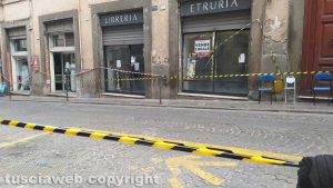 Santa Rosa - Lungo il percorso orribili e pericolose fettucce al posto delle corde