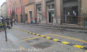 Santa Rosa - Lungo il percorso orribili e pericolose fettucce al posto delle corde