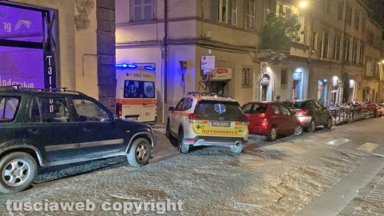 Viterbo - Uomo minaccia di gettarsi dalla finestra