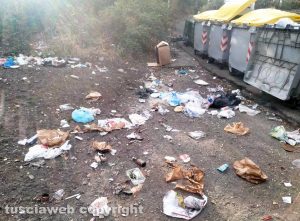 Viterbo - Immondizia a Monte Pizzo