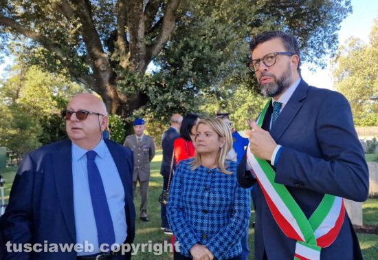 Il sindaco Andrea Di Sorte con Maria Tripodi alla commemorazione