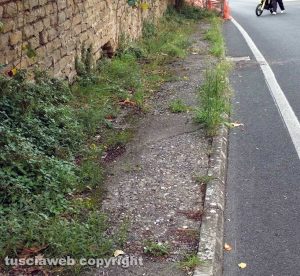 Viterbo - Marciapiedi via della Pila