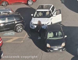 Caos parcheggi in via Rossini