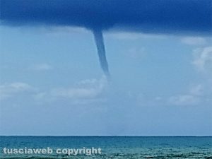 Cerveteri - Tromba d'aria in mare a Marina di Cerveteri