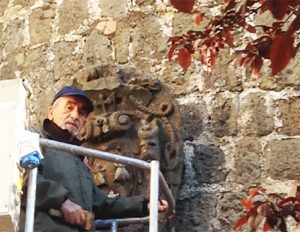 Bagnaia – Vincenzo Sambuci al lavoro sullo stemma del Casato Barberini