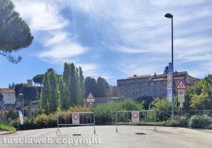 Viterbo - Divieto di accesso in via El Alamein