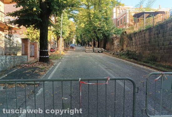 Viterbo – Crollo del muro in peperino in via Santa Maria in Gradi
