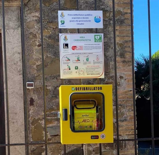 Santa Marinella - Consegnato il primo defibrillatore