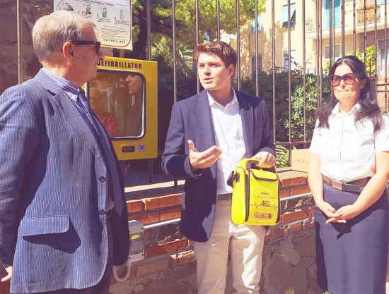 Santa Marinella - Consegnato il primo defibrillatore 