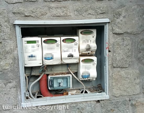 Viterbo - Piazza Unità d’Italia con contatori della corrente scoperti