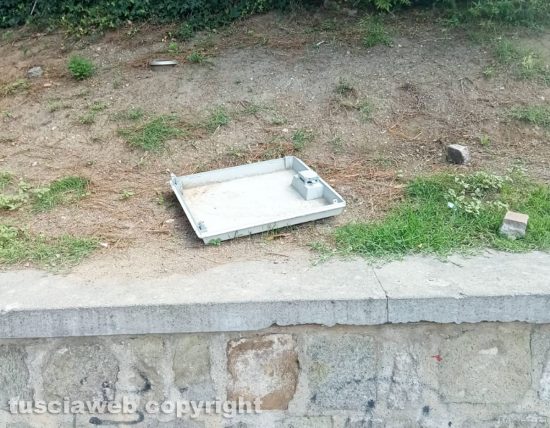 Viterbo - Piazza Unità d’Italia con contatori della corrente scoperti
