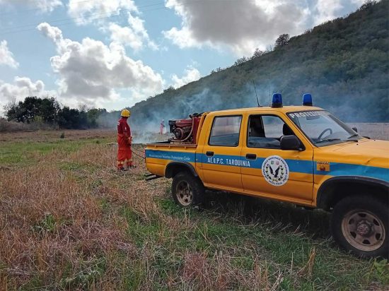 Tarquinia - Incendio di sterpaglie