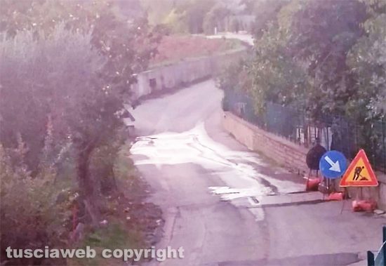 Vitorchiano - Perdite di acqua in via Etna 