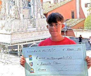 Viterbo - Il piccolo vincitore della tombola di Santa Rosa