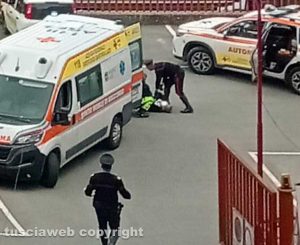 Montefiascone - Uomo si barrica in un ufficio - L'intervento di carabinieri e 118