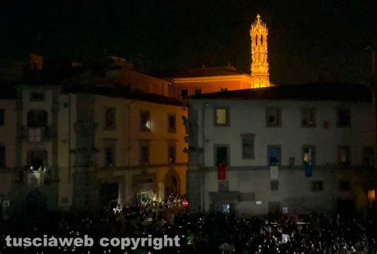 Viterbo - L'arrivo di Dies Natalis a piazza del Comune