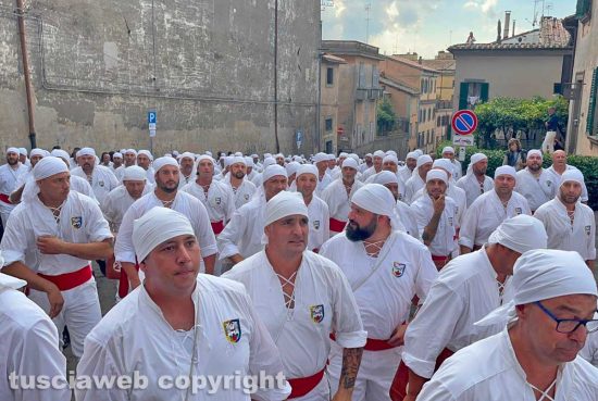 Viterbo - I facchini a Santa Rosa