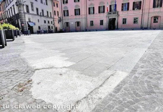Viterbo - La nuova pavimentazione di piazza del Comune