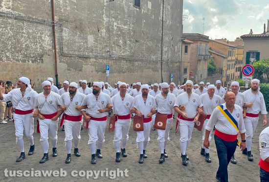 Viterbo - I facchini a Santa Rosa