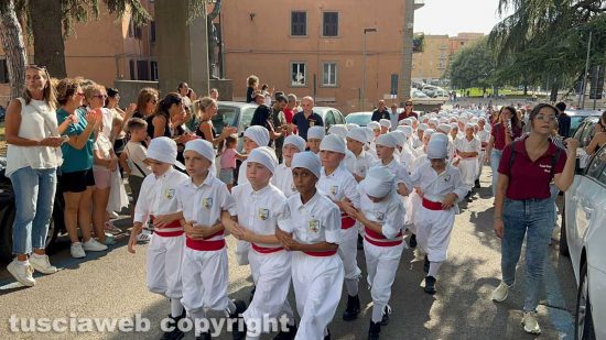 Santa Rosa - Minimacchina del centro storico - La sfilata dei minifacchini prima del trasporto