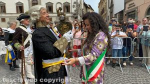 Viterbo - Santa Rosa - La consegna della Mazza del Maggiordomo