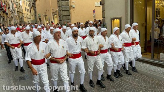 Santa Rosa - Facchini al corteo storico