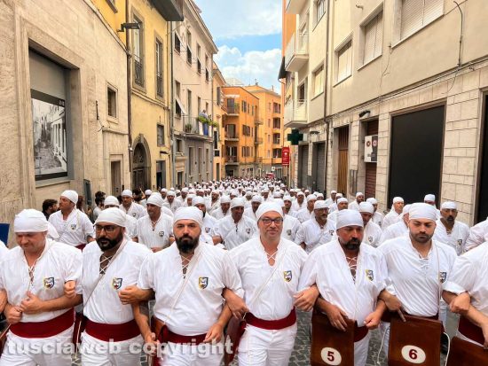 Santa Rosa 2024 - Dies Natalis - Il giro delle sette chiese dei facchini